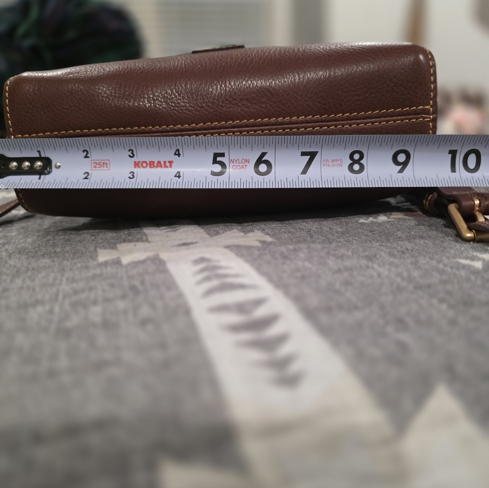 Dooney And Bourke Cossbody. - Picture 11 of 11
